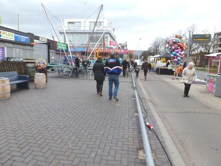 De Marathon van zondag 15 april 2012, langs Pendrecht Tevens is er aan de Slinge in Pendrecht een Braderie.
