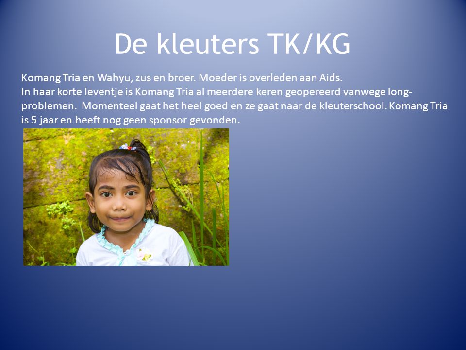 De kleuters TK/KG Komang Tria en Wahyu, zus en broer. Moeder is overleden aan Aids.
