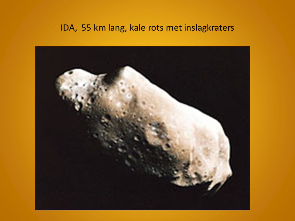 IDA, 55 km lang, kale rots met inslagkraters