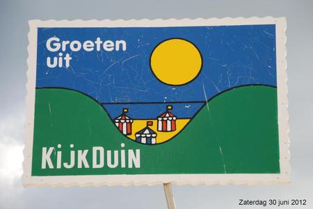 Zaterdag 30 juni 2012 Wij waren nog nooit in Kijkduin geweest en waren vroeg op stap gegaan, zelfs in de winkels was het nog rustig.
