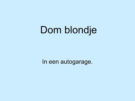 Dom blondje In een autogarage..