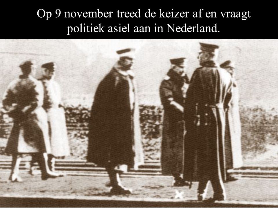 Op 9 november treed de keizer af en vraagt politiek asiel aan in Nederland.