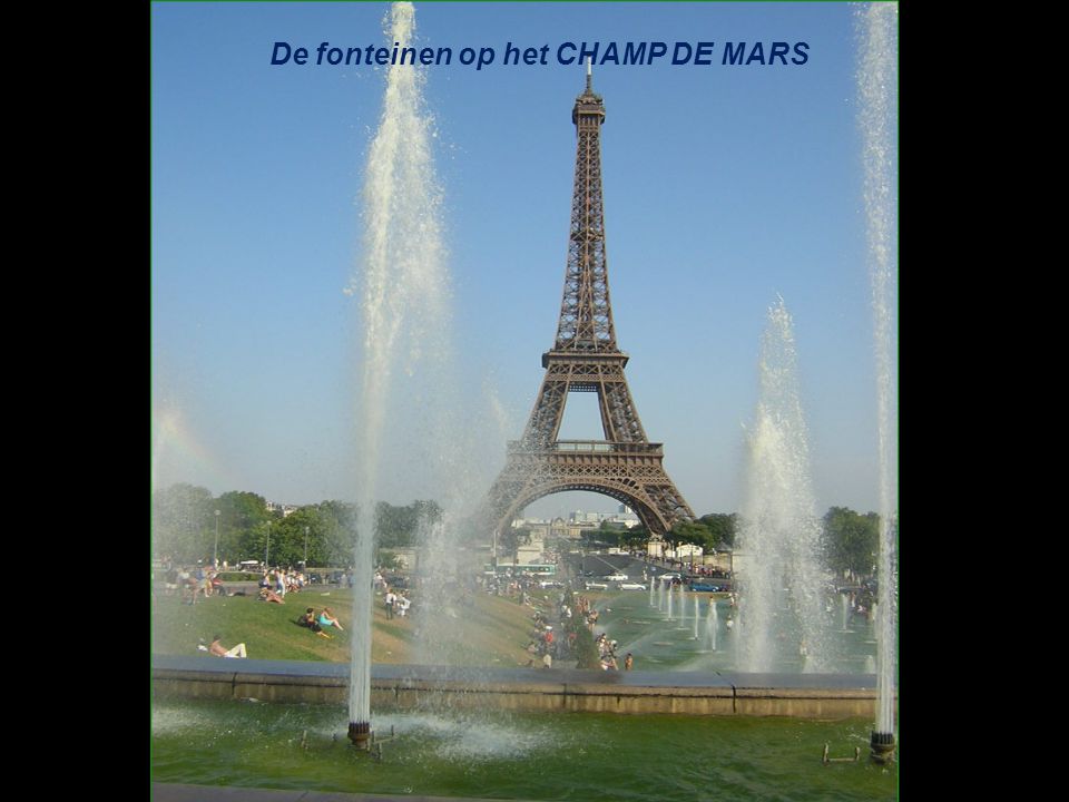 De fonteinen op het CHAMP DE MARS