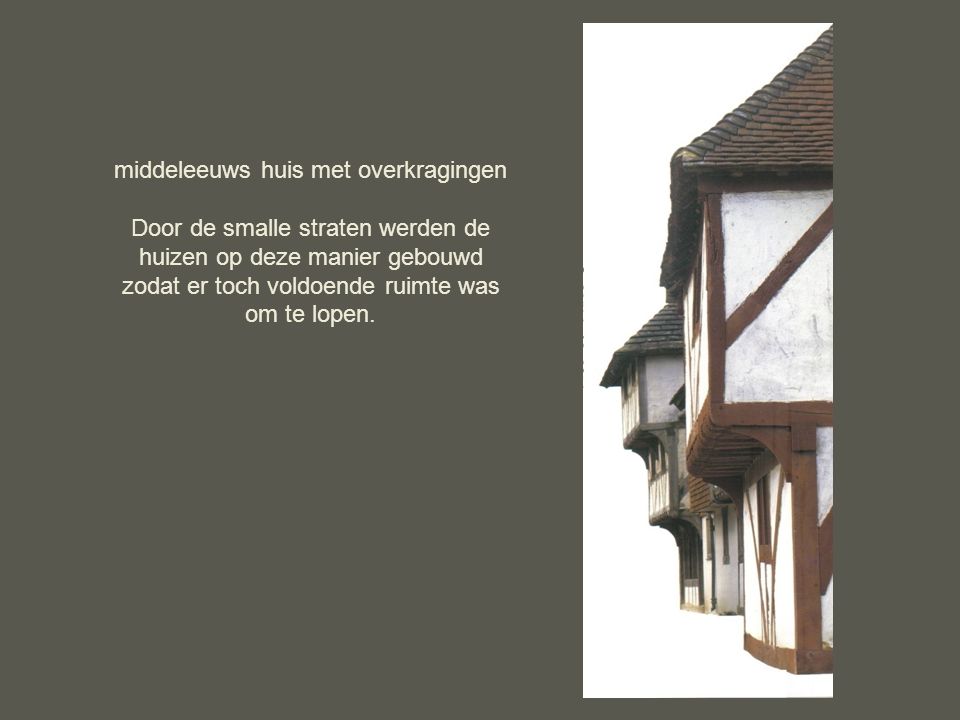 middeleeuws huis met overkragingen