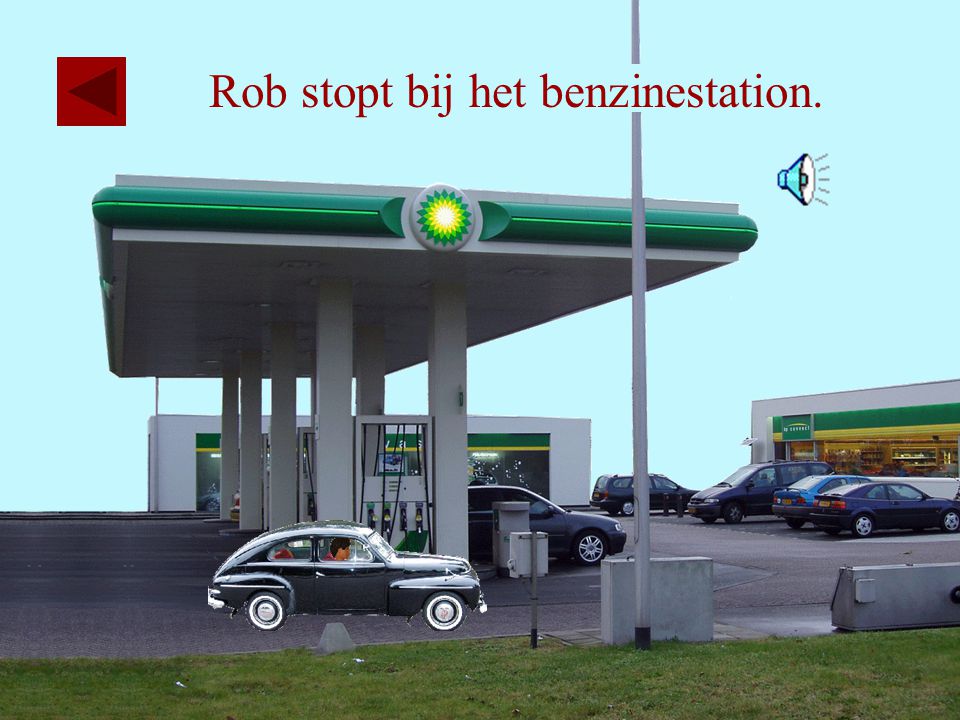 Rob stopt bij het benzinestation.