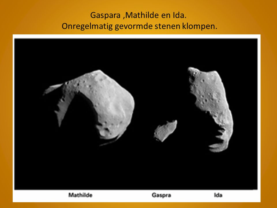 Gaspara ,Mathilde en Ida. Onregelmatig gevormde stenen klompen.