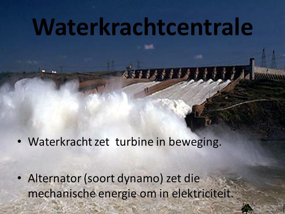 Waterkrachtcentrale Waterkracht zet turbine in beweging.