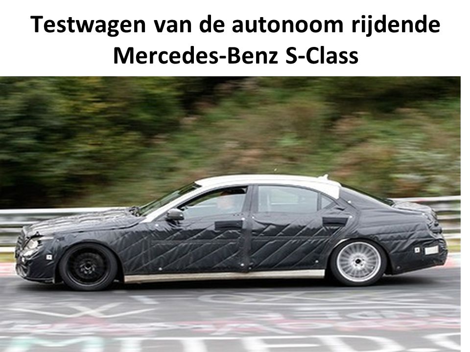 Testwagen van de autonoom rijdende Mercedes-Benz S-Class