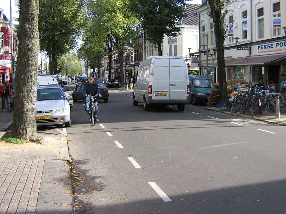 De Kanaalstraat in Lombok is een voorbeeld van een straat in Utrecht waar hinder, verkeersonveiligheid hand in hand gaan.