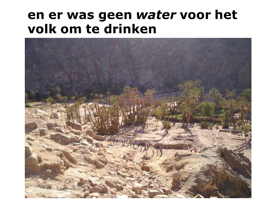 en er was geen water voor het volk om te drinken