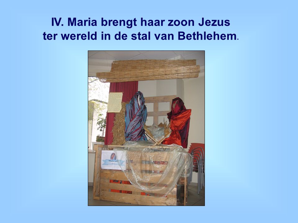 IV. Maria brengt haar zoon Jezus ter wereld in de stal van Bethlehem.