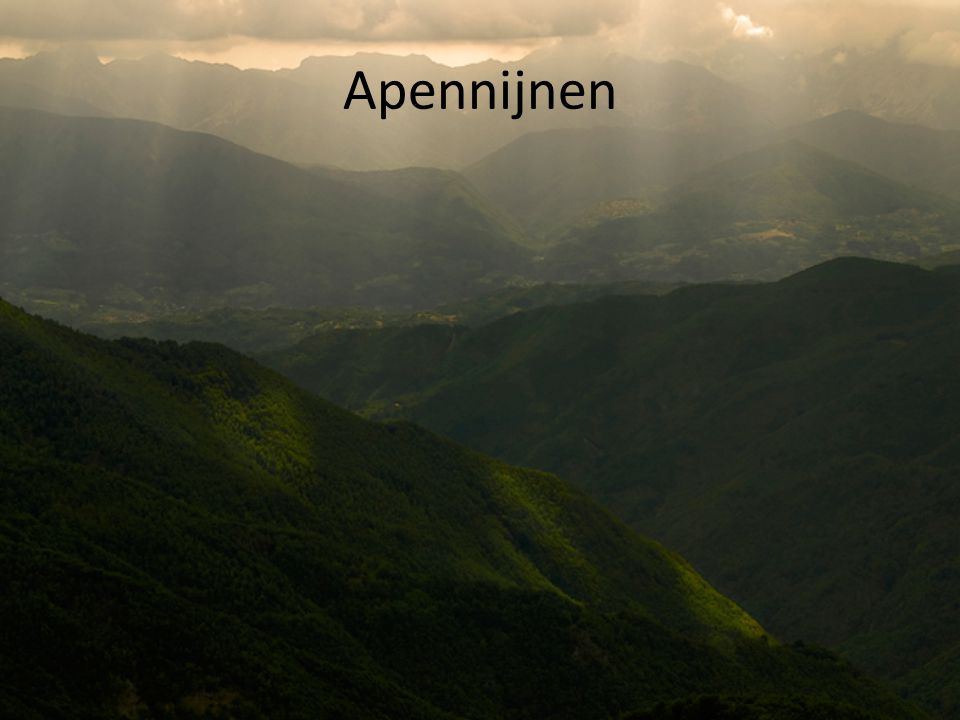 Apennijnen De Apennijnen (Italiaans: Appennini) zijn een gebergte in Italiëvvvvvvv