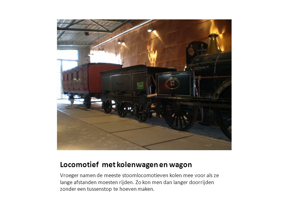 Locomotief met kolenwagen en wagon