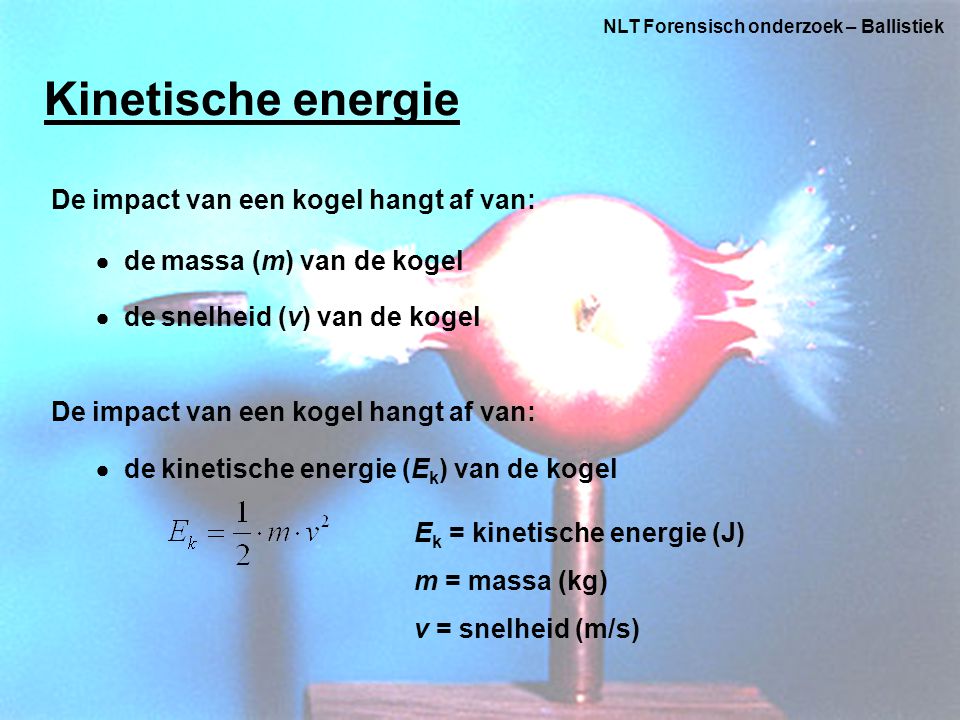 Kinetische energie De impact van een kogel hangt af van: