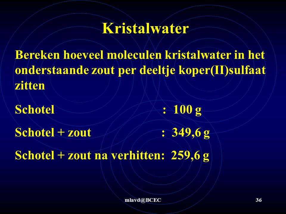 Kristalwater Bereken hoeveel moleculen kristalwater in het onderstaande zout per deeltje koper(II)sulfaat zitten.