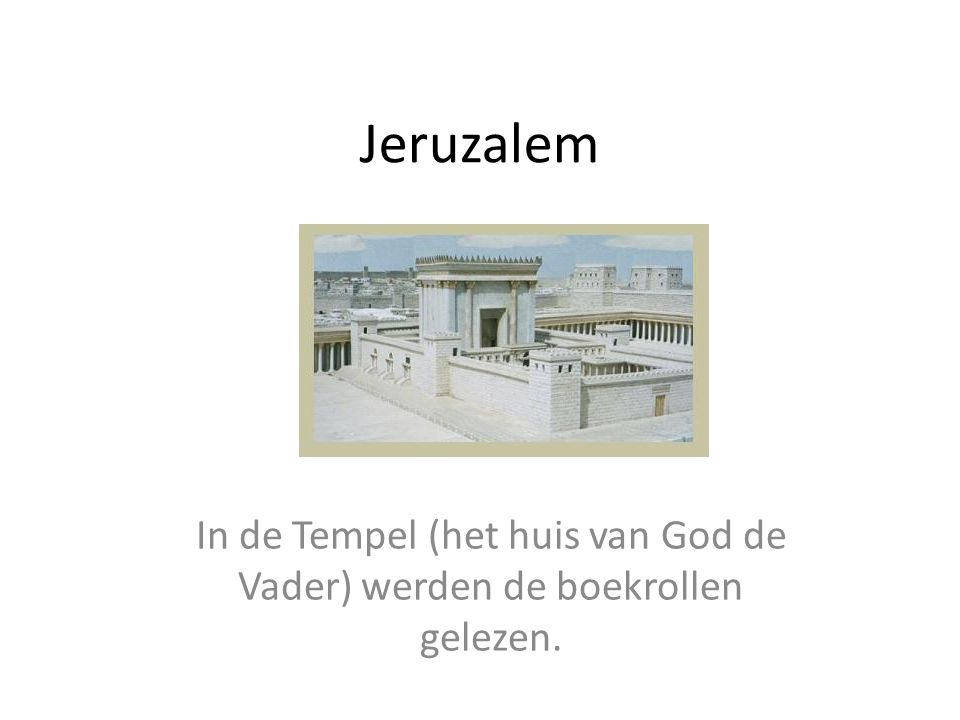 In de Tempel (het huis van God de Vader) werden de boekrollen gelezen.