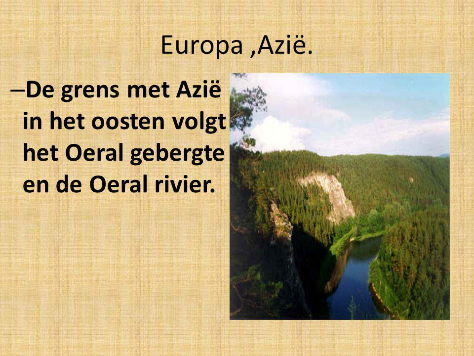 Europa ,Azië. De grens met Azië in het oosten volgt het Oeral gebergte en de Oeral rivier.