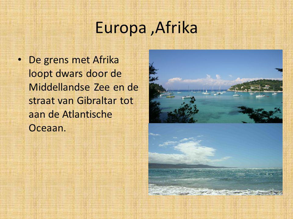 Europa ,Afrika De grens met Afrika loopt dwars door de Middellandse Zee en de straat van Gibraltar tot aan de Atlantische Oceaan.