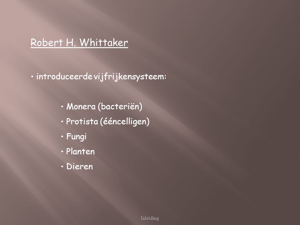 Robert H. Whittaker introduceerde vijfrijkensysteem: