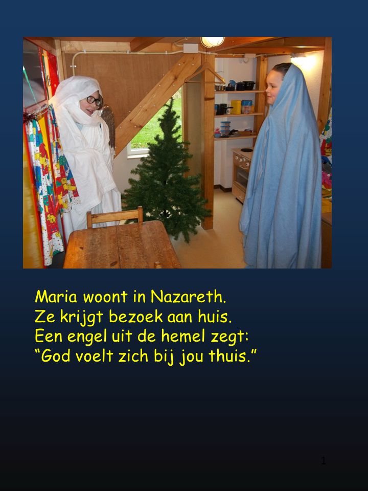 Maria woont in Nazareth. Ze krijgt bezoek aan huis.